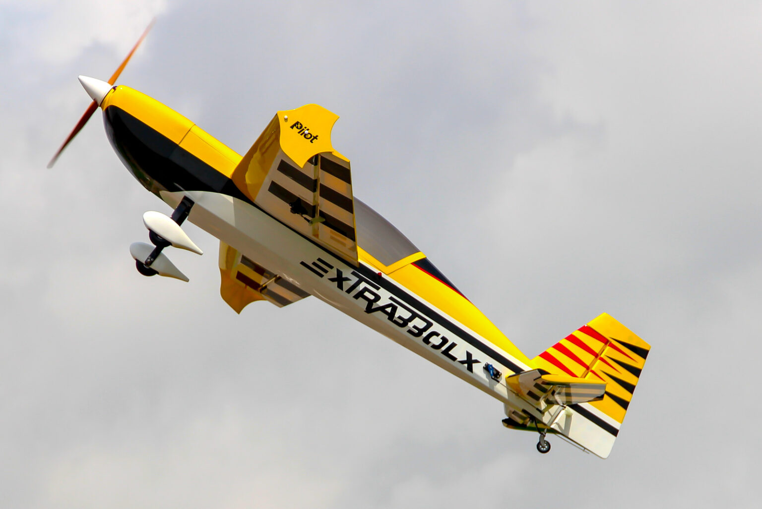 Extra 330LX - 78" (1.98m) - Pilot-RC